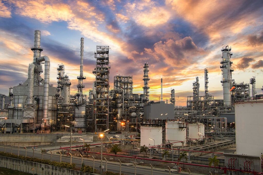Industrial oil refinery setting